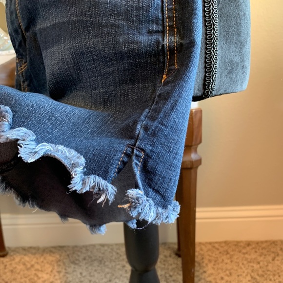 Kensie Jean Shorts Raw Hem Size 4 - Picture 5 of 8